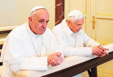 Francisco-Benedicto-XVI-Castelgandolfo-AFP_LRZIMA20130323_0090_11 (1)