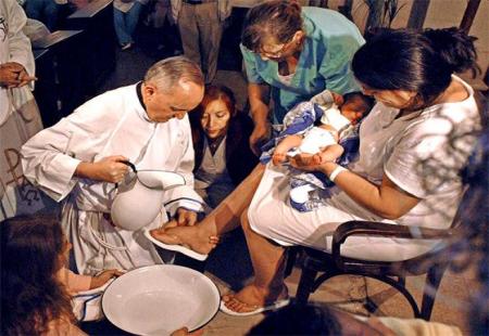 Francisco un pontífice con mayor sensibilidad por el sufrimiento de la pobreza y la injusticia